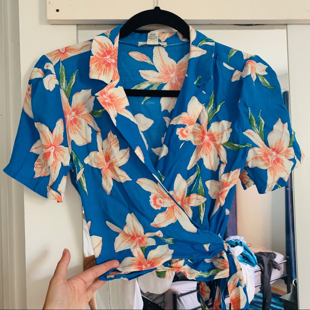 Floral Print Wrap Around Crop Short Sleeve Shirt